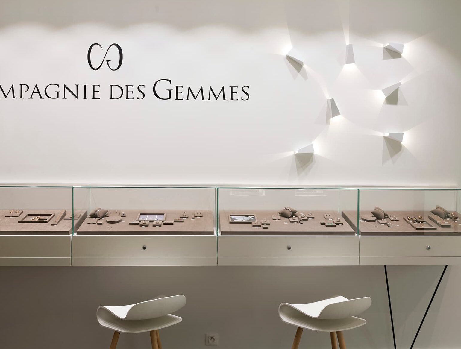 Eclairage des présentoirs de la compagnie des gemmes